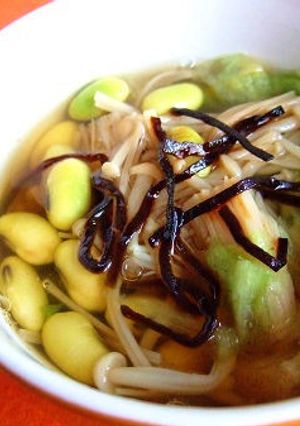 枝豆とエノキとレタスの昆布茶スープ。-レシピのメイン写真