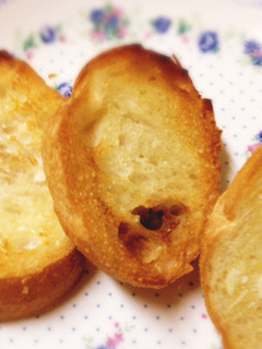 ガーリックトースト、シンプルに美味しく-レシピのメイン写真