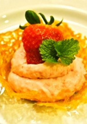 イチゴのムース＆ブランデークリスプカップ-レシピのメイン写真