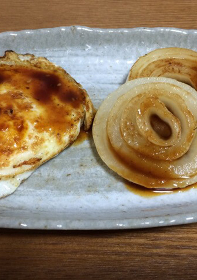 玉ねぎの輪っかで☆旨カワまん丸目玉焼き-レシピのメイン写真