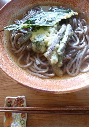 金時草の天ぷらをのせたかけそば-レシピのメイン写真