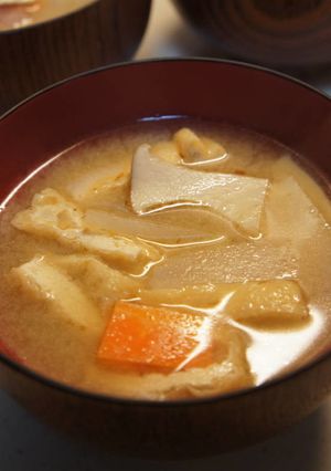 エリンギ・大根・にんじん・油揚げの味噌汁-レシピのメイン写真