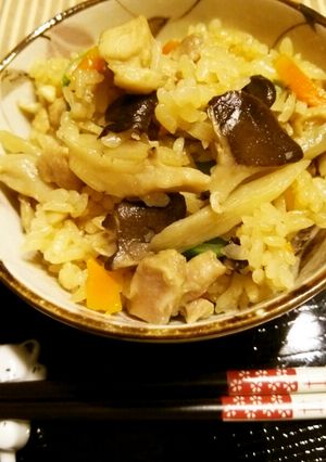鶏牛蒡×ひらたけの炊き込みご飯♪炊飯器で-レシピのメイン写真