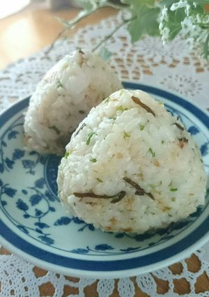朝食に☆塩こんぶ味噌マヨおかかおにぎり★-レシピのメイン写真