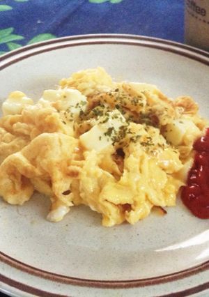 超簡単！チーズごろごろスクランブルエッグ-レシピのメイン写真