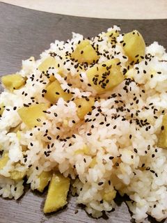 ほっくほく♡さつまいもの炊き込みご飯-レシピのメイン写真