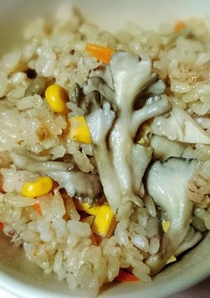 子供が大好きな味！簡単めんつゆ♪舞茸ご飯-レシピのメイン写真