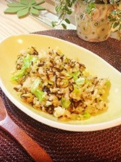 キャベツ大量消費☆簡単塩昆布チャーハン-レシピのメイン写真