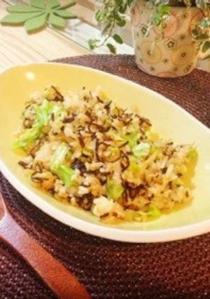 キャベツ大量消費☆簡単塩昆布チャーハン-レシピのメイン写真