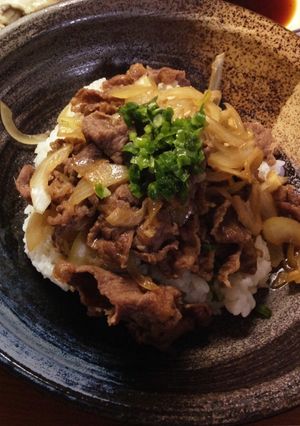 簡単即席牛コマ肉と玉ねぎで作る牛丼-レシピのメイン写真