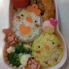 รูปของ 簡単*幼稚園お弁当 *ヒヨコ* キャラ弁