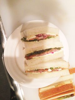 スモークサーモンのバジルソースサンド-レシピのメイン写真
