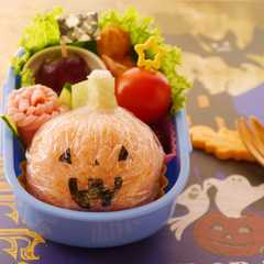 รูปของ ラップ付き☆ジャックオーランタンおにぎり