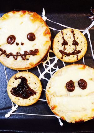 イングリッシュマフィンにとろけるチーズ-レシピのメイン写真