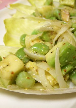 しお豆とアボカドのチコリボート-レシピのメイン写真