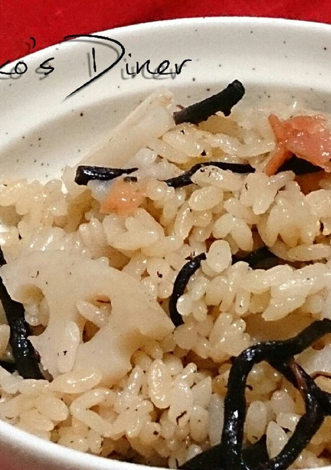 梅風味＊ひじきと蓮根の炊き込みご飯-レシピのメイン写真