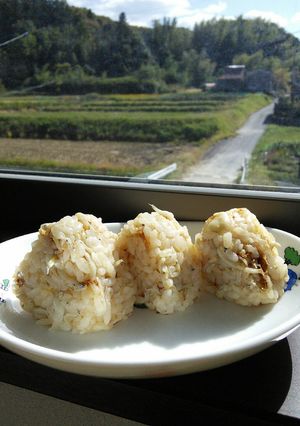 遠足のお弁当にも!しらすのおにぎり-レシピのメイン写真
