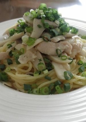 鳥胸肉とキノコのスパゲティ-レシピのメイン写真