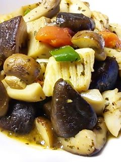 キノコたっぷりイカとバジルの炒め物-レシピのメイン写真