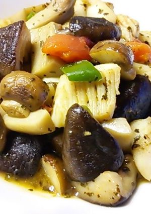 キノコたっぷりイカとバジルの炒め物-レシピのメイン写真