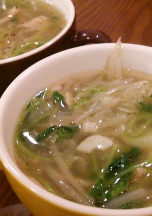 ニンニクたっぷり、鶏皮スープ。-レシピのメイン写真