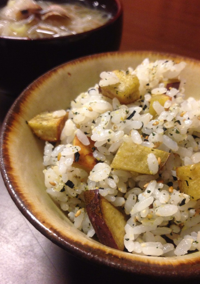 おさつの素揚げとワカメのご飯-レシピのメイン写真