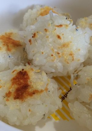 しらすとチーズの焼きおにぎり-レシピのメイン写真