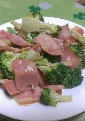 トマトも炒めちゃうブロッコリー炒め♪♪-レシピのメイン写真
