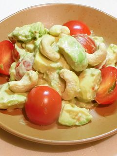 アボカドとトマトとカシュナッツサラダ-レシピのメイン写真