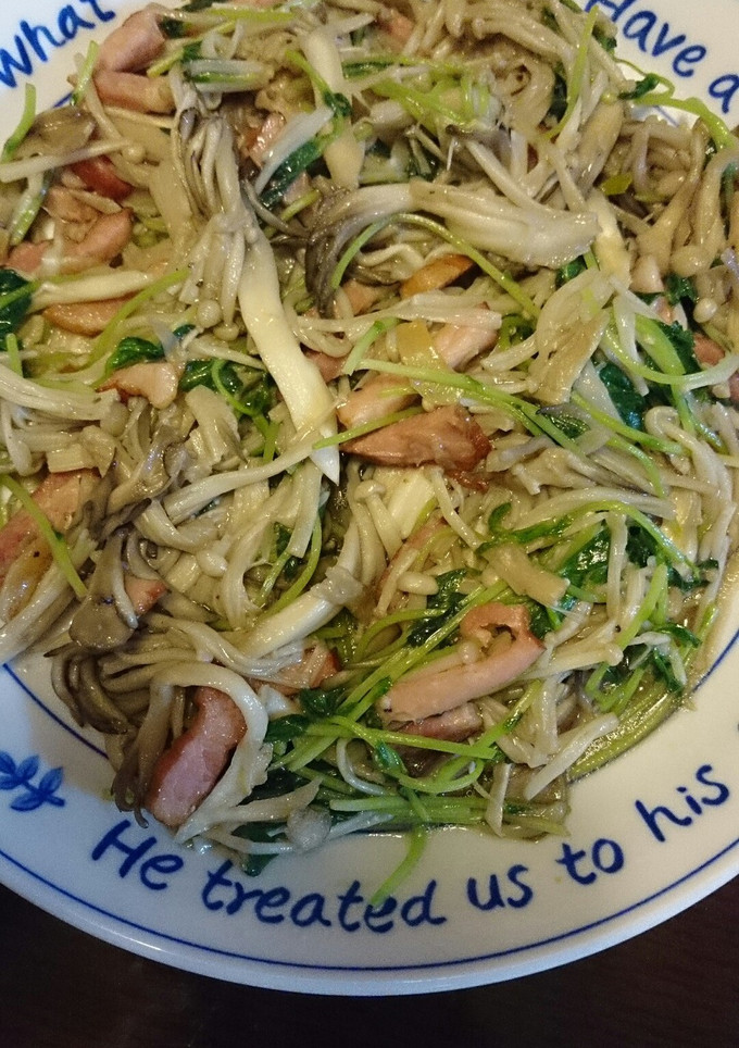 残り野菜で!!きのこと豆苗の塩麹炒め-レシピのメイン写真
