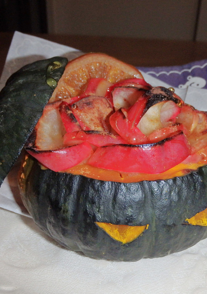 ハロウィンに！丸ごと南瓜の大人焼き林檎☆-レシピのメイン写真