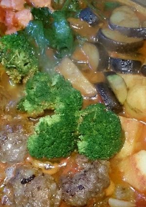 我が家の煮込みハンバーグみたいなトマト鍋-レシピのメイン写真