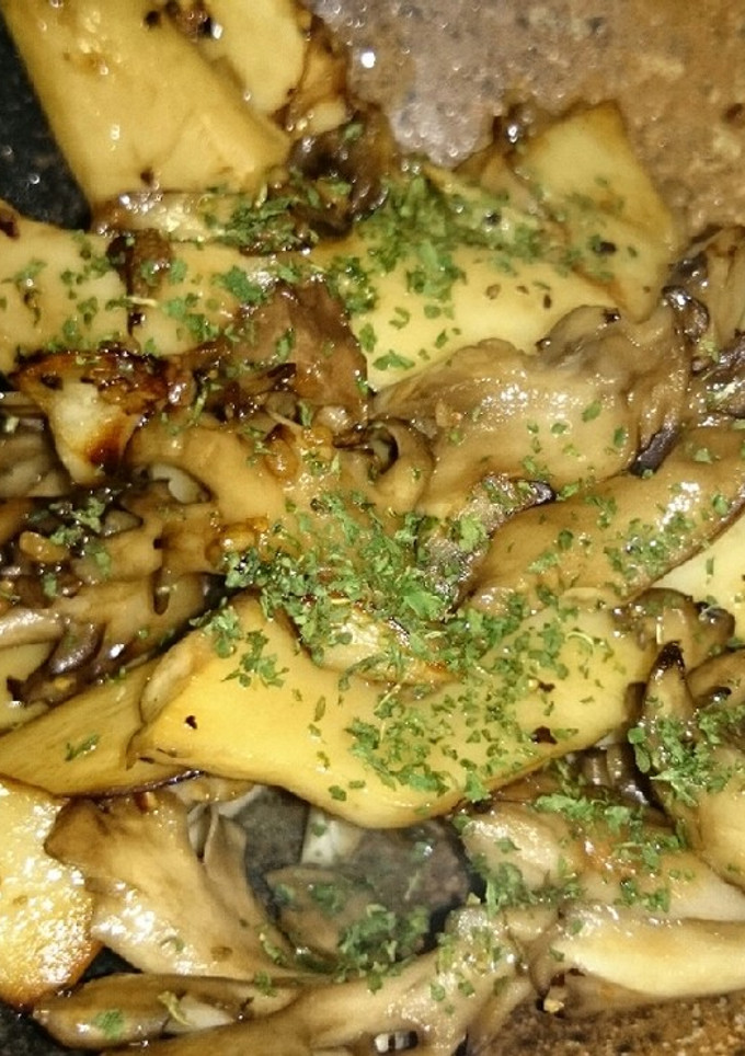 うまうま♪舞茸とエリンギのバター炒め-レシピのメイン写真
