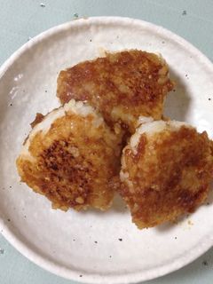 焼き肉のたれで焼きおにぎり-レシピのメイン写真