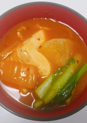 元気モリモリ！お餅とろけるキムチの味噌汁-レシピのメイン写真