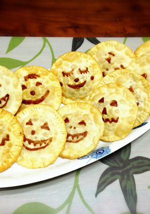 餃子の皮で可愛いおばけサモサ-レシピのメイン写真