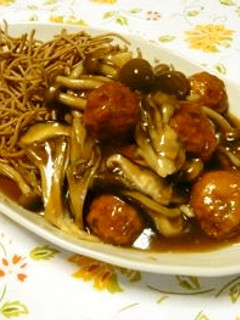 揚げ蕎麦のきのこたっぷり鶏だんごあんかけ-レシピのメイン写真