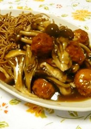 揚げ蕎麦のきのこたっぷり鶏だんごあんかけ-レシピのメイン写真