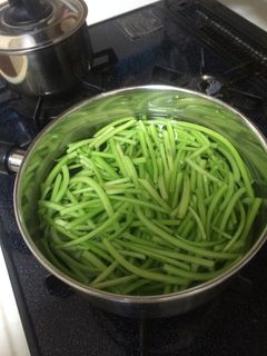 芋のつるの下処理-レシピのメイン写真