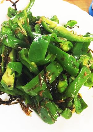 材料4つで簡単ピーマンの塩昆布炒め-レシピのメイン写真