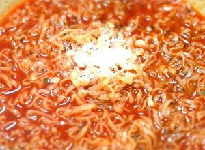 簡単☆チキンラーメンで太陽のトマト麺風♪-レシピのメイン写真