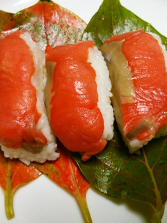 新鮭と紅葉の葉で作る 柿の葉すし-レシピのメイン写真