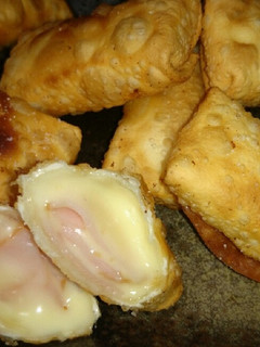 余った餃子の皮で♪簡単ハムチーズ揚げ-レシピのメイン写真