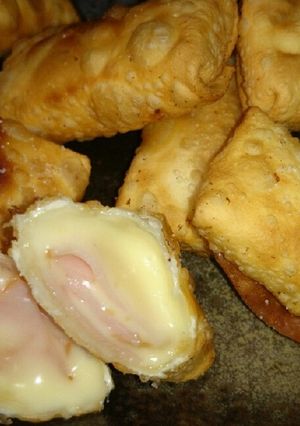 余った餃子の皮で♪簡単ハムチーズ揚げ-レシピのメイン写真
