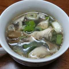 รูปของ 舞茸と長ねぎたっぷりのスープ