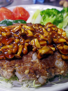 お魚・豆腐のハンバーグ・キノコソース-レシピのメイン写真