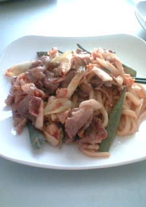 めちゃうま☆おくらと豚キムチの焼きうどん-レシピのメイン写真