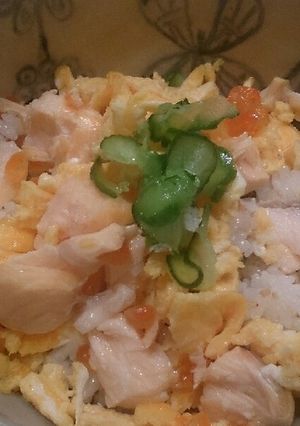 いくらのっけ◎鮭とキュウリと卵のお寿司-レシピのメイン写真