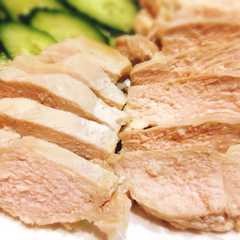 รูปของ 鶏胸肉で柔らか蒸し鶏