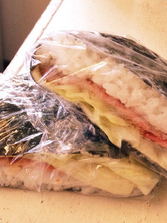 10分で絶品簡単ベーコンチーズおにぎらず-レシピのメイン写真